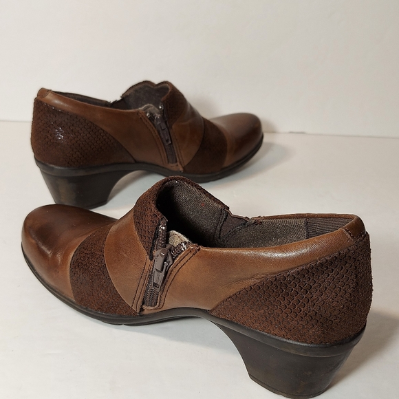 Earth Origin Women's Size 6 (M), Brown Leather Suede Slip On Zip Shoes - Picture 7 of 13